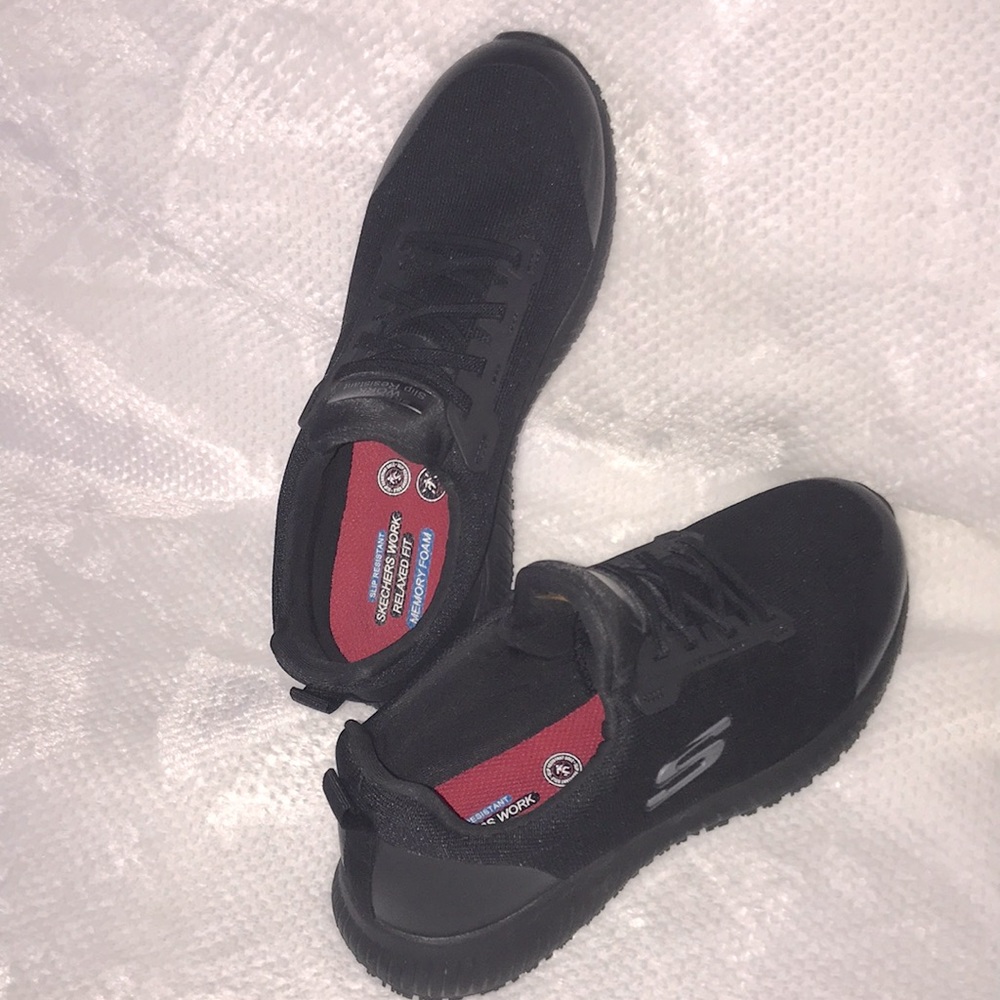 Skechers women’s shoes. Slip on relaxed fit memory foam. Hardly worn.
